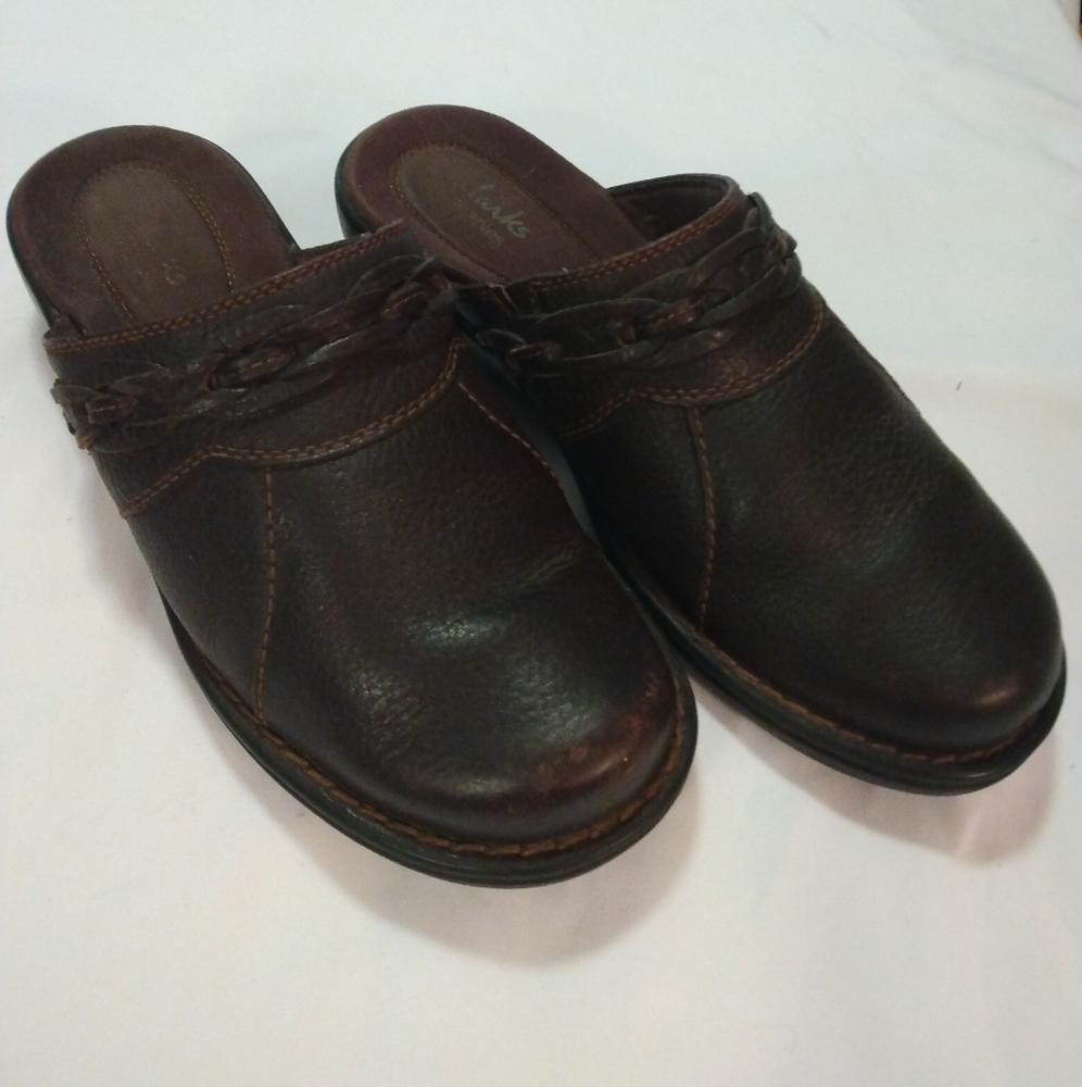 Clark's size 7M brown leather clogs EUC Great pair of preloved shoes